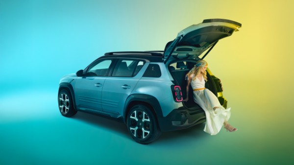 E-Tech 100% electric - renewable energy - Renault