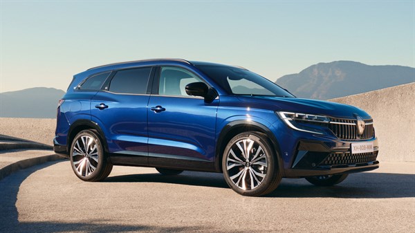 E-Tech full hybrid - recycled battery - Renault