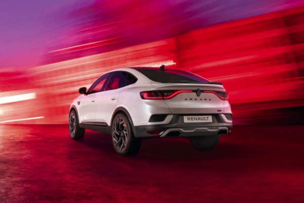 Renault Arkana full hybrid E-Tech - ground clearance, twin exhaust pipe