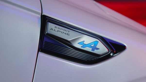 Renault Arkana full hybrid E-Tech - Alpine side panels and wheel rims