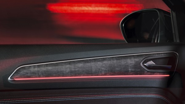 Renault Arkana full hybrid E-Tech - inductive wireless charger and details