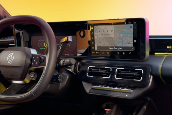 intuitive voice control - Renault 5 E-Tech electric