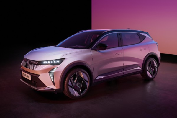 7/8 front - Renault Scenic E-Tech electric