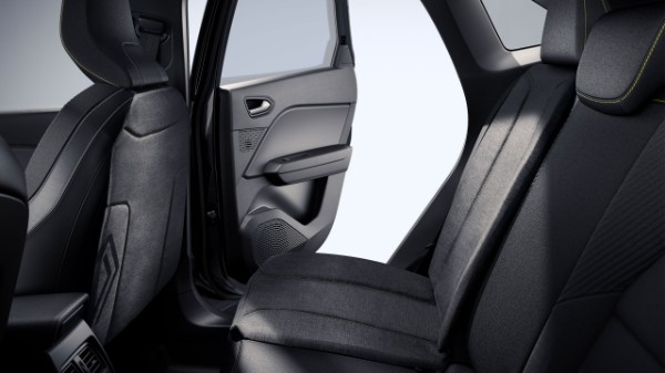 Renault Symbioz full hybrid E-Tech - Renault sports pedal and illuminated door sills