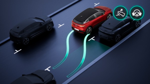 Renault Megane E-Tech electric - full auto park