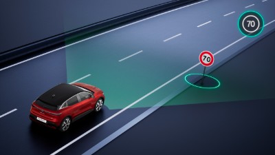 Renault Megane E-Tech electric - road sign recognition