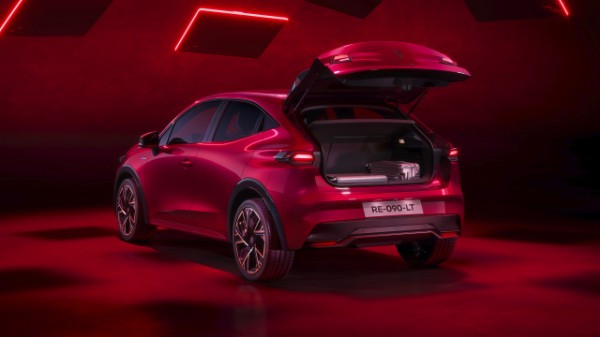  generous boot space - Renault Clio