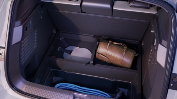  generous boot capacity - Renault Scenic E-Tech electric
