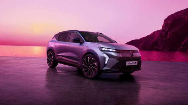 7/8 front - Renault Scenic E-Tech electric