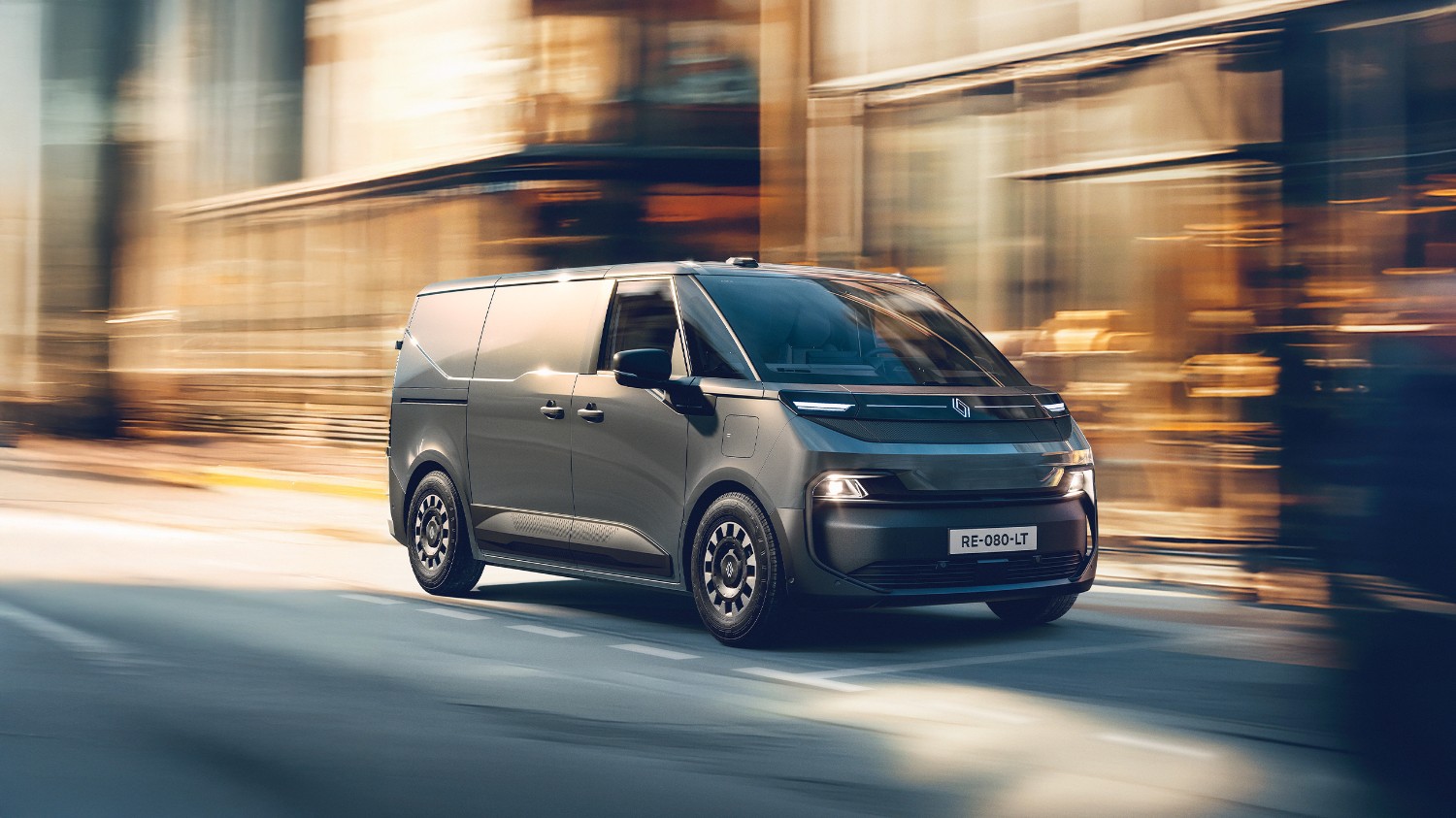 compact size for effortless driving anywhere - new Renault Trafic Van E-Tech electric