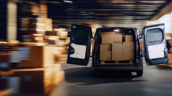 new Renault Trafic Van E-Tech electric - europallet side and rear loading