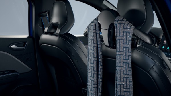 hanger and multifunction bracket on headrest - Renault Captur full hybrid E-Tech