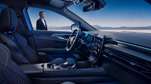 Renault Rafale E-Tech hybrid - carpet