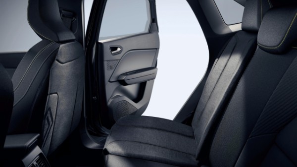 Renault Symbioz full hybrid E-Tech - Renault sports pedal and illuminated door sills