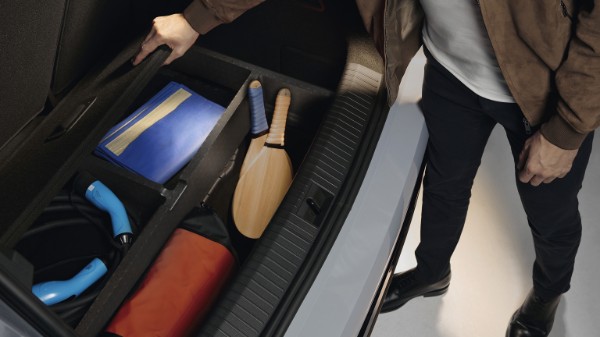 Renault Megane E-Tech electric - accessoires - false floor and storage