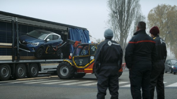 mokymai naudojant realius automobilius - Safety by Renault